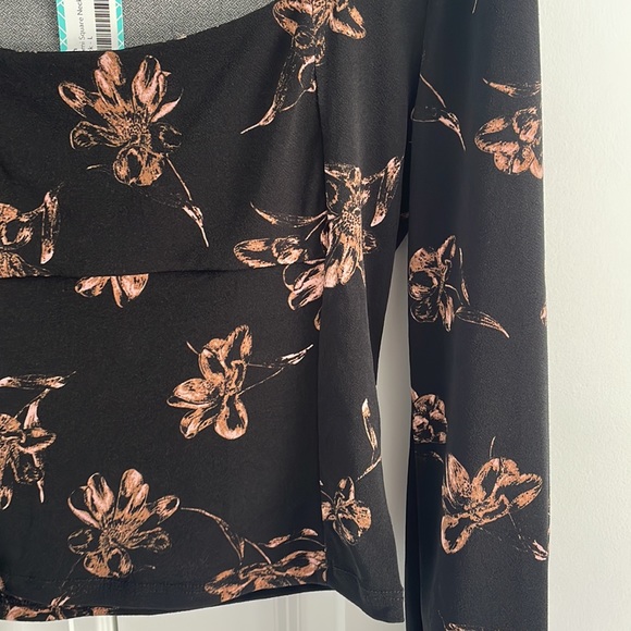 Large Crop Top Long Sleeve Top - Picture 2 of 4